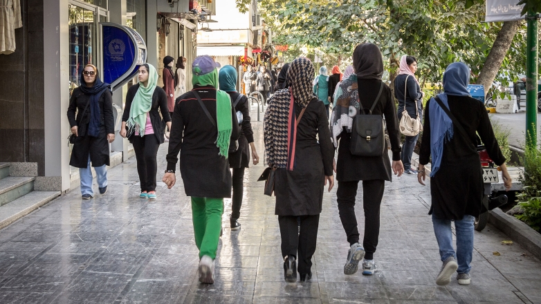 la vestimenta iraní hombres y mujeres